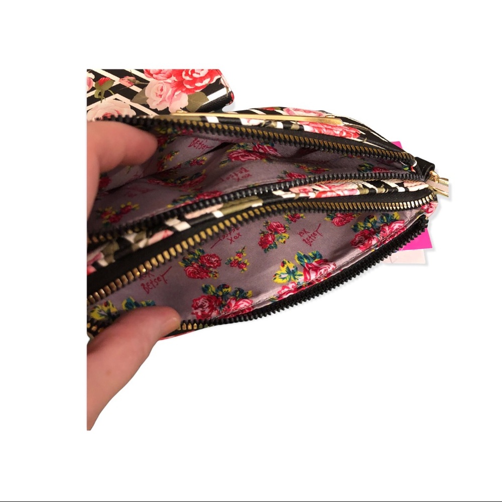 💋 Luv Betsey Talli Stripe Wristlet Pouch With Gold ♥️ Zippers - Picture 10 of 10